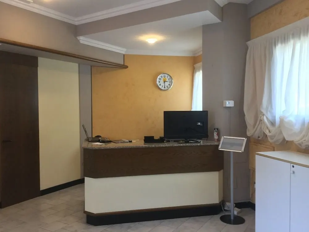 Hotel Marco Polo Self Check-In بولونيا 3*,