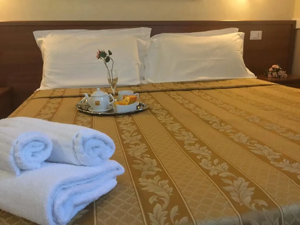Hotel Marco Polo Self Check-In بولونيا 3*,
