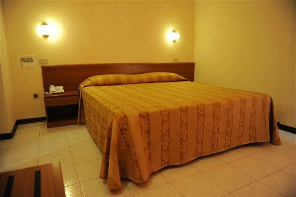 Hotel Marco Polo Self Check-In Bolonia 3*,  Włochy